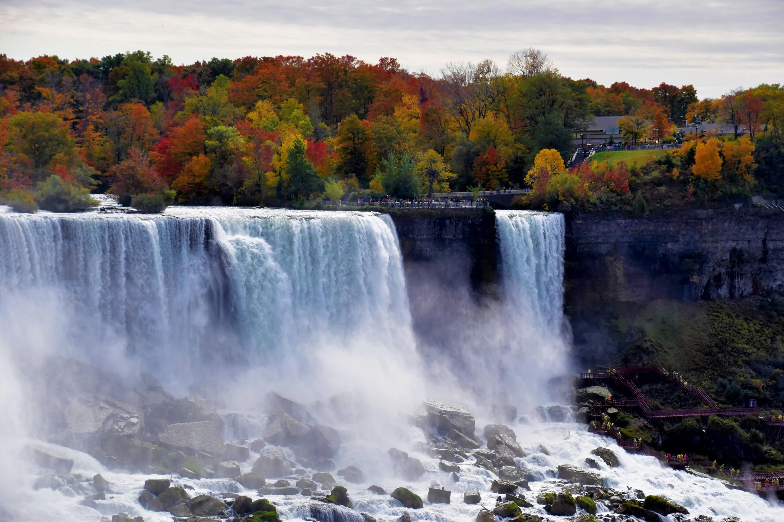 The falls in Niagara with fall colours.